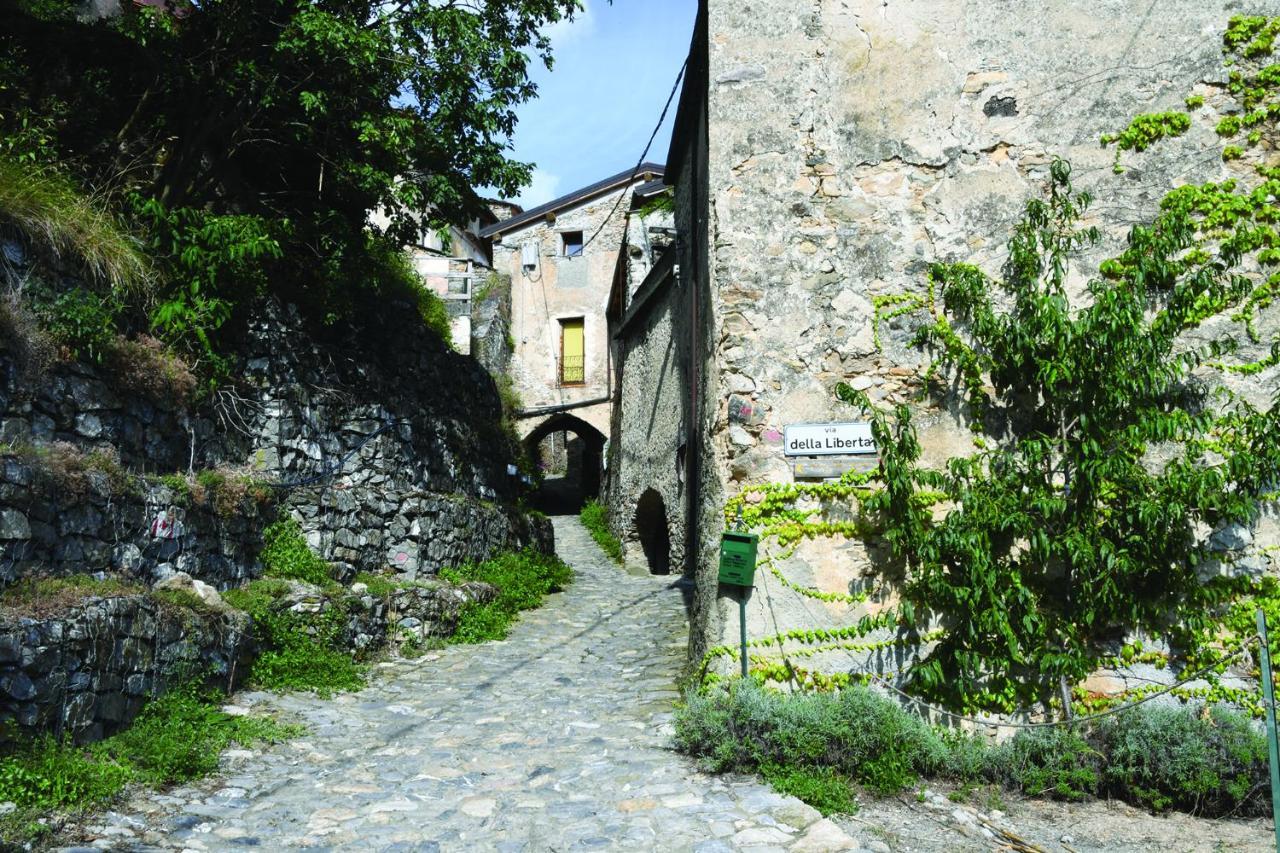 Agriturismo Nonnamelia Nasino Buitenkant foto