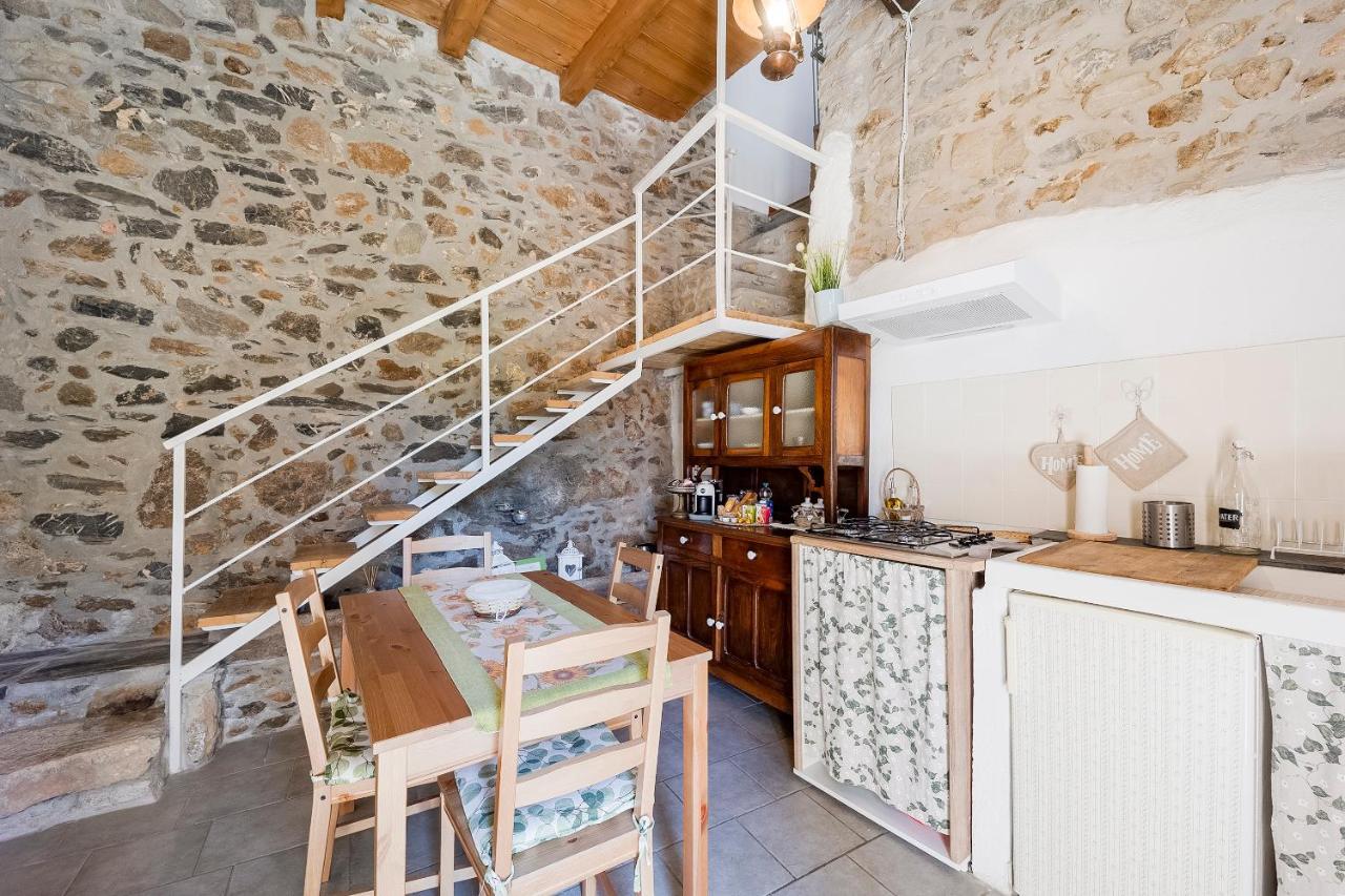 Agriturismo Nonnamelia Nasino Buitenkant foto