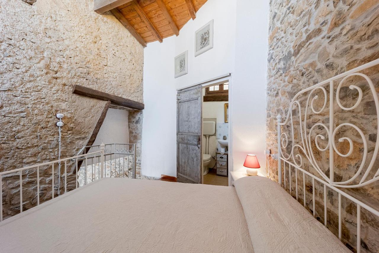 Agriturismo Nonnamelia Nasino Buitenkant foto